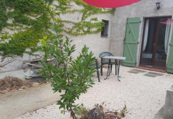 Aux Oliviers has Balcony rooms