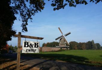 B&B Zwiep has Balcony rooms