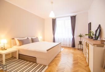 Via Del Centro has Balcony rooms