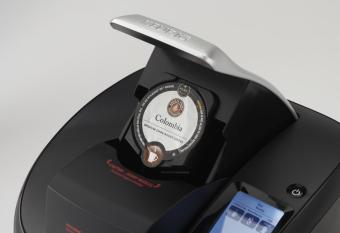 Travelodge Hotel by Wyndham Saskatoon has rooms with a private hot tub