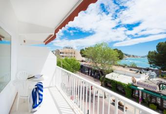 Hostal Neptuno has Balcony rooms