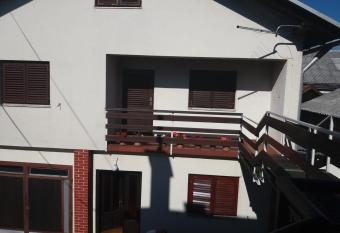 Apartment Hinic has Balcony rooms