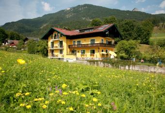 Haus Daheim has Balcony rooms