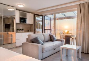 MobyDick Luxury Beach Apartman has Balcony rooms