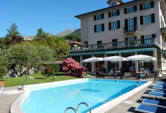 Hotel La Villa allows 18 year olds to book a room