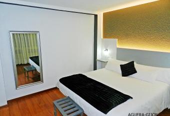 Hotel Alda Centro Gij  n allows 18 year olds to book a room