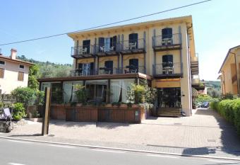 Hotel Al Caval has Balcony rooms
