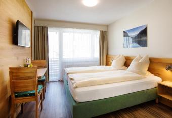 Landhaus am Giessen allows 18 year olds to book a room