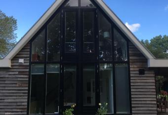 BenBZuiderzee allows 18 year olds to book a room