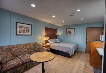 Lewis & Clark Resort allows 18 year olds to book a room
