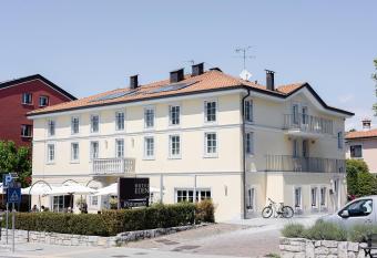 Hotel Eden allows 18 year olds to book a room