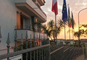 Sunrise Residence has Balcony rooms