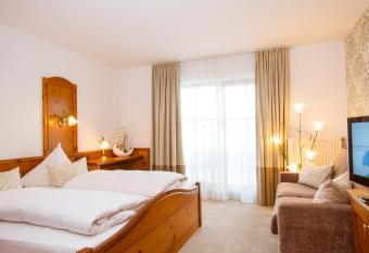 Landhotel Schneider has Balcony rooms