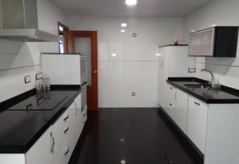 Apartamento La Ermita Wifi allows 18 year olds to book a room