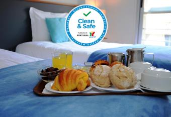 Hotel Girassol allows 18 year olds to book a room