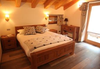 Mi Casa Tu Casa has Balcony rooms