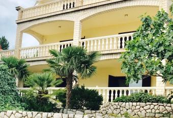 Lux dodo has Balcony rooms