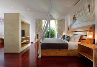 The Seiryu Boutique Bali Villas has rooms with a private hot tub