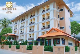 Narawan Hotel, Hua Hin allows 18 year olds to book a room