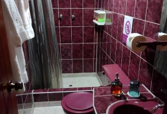 Casa Saphi has rooms with a private hot tub