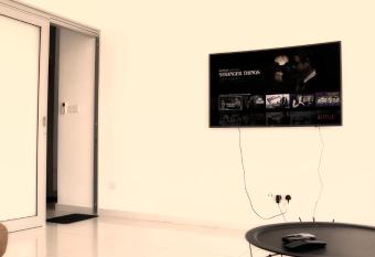 PineBox Cyberjaya has rooms with a private hot tub