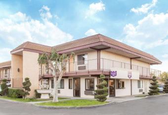 Knights Inn Madera has Smoking rooms