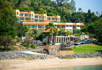 Shingley Beach Resort - Whitsundays allows 18 year olds to book a room