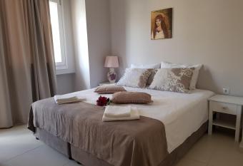 Heraklion Old Port Apartments has Balcony rooms