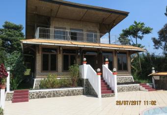 Salak Sunrise Homestead has Balcony rooms