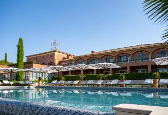 L H  tel & Spa du Castellet has Balcony rooms