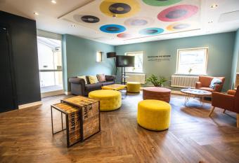 Jonas Hotel allows 18 year olds to book a room