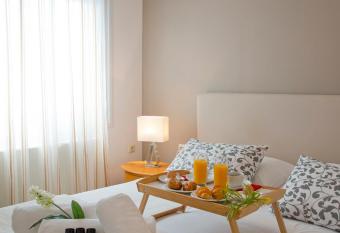 Knossos by Heloni Apartments allows 18 year olds to book a room