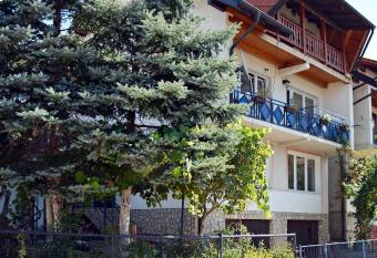  has Smoking/Balcony rooms