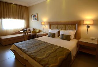 Danai Hotel & Spa has rooms with a private hot tub