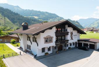 Hotel Garni Jagdhof has Balcony rooms