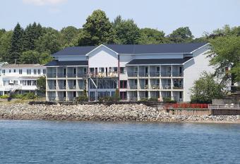 St Andrews Inn & Suites allows 18 year olds to book a room