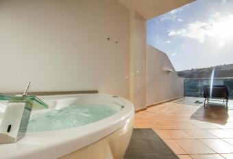 Servatur Casablanca Suites & Spa - Adults Only allows 18 year olds to book a room