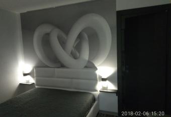 Marta House 2 allows 18 year olds to book a room