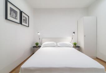 Studios & Apartments Porto allows 18 year olds to book a room