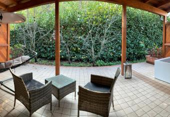 Impero Hotel Beauty & Spa - Bike Hotel has rooms with a private hot tub