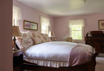 Adair Country Inn & Restaurant has rooms with a private hot tub