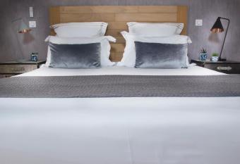 Villa Fabulite allows 18 year olds to book a room