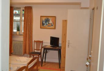 Weinstube Heigl Restaurante Pizzeria Puccini allows 18 year olds to book a room