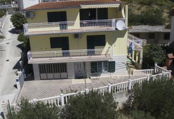 Magli   Apartment has Smoking/Balcony rooms