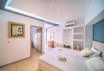 Laplaya Beach has Balcony rooms