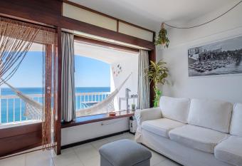House on the Beach has Balcony rooms