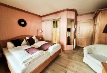 Landhaus Talblick- Boutique B&B allows 18 year olds to book a room