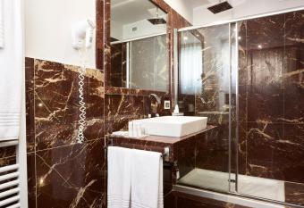 Hotel Michelangelo has Balcony rooms