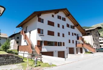 Chesa La Giunfra - Celerina has Balcony rooms