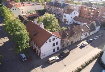 Express Guest House has Balcony rooms